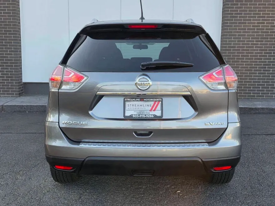 2015 Nissan Rogue SV photo 1