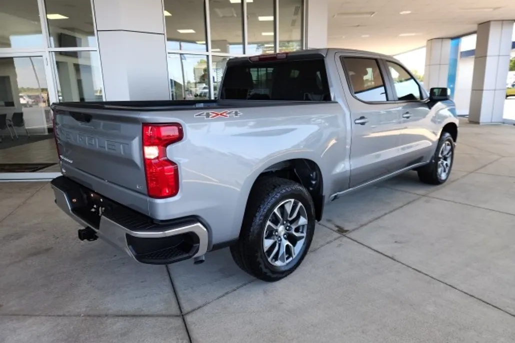 2025 Chevrolet Silverado 1500 LT photo 1