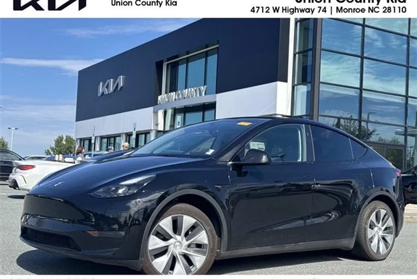 2023 Tesla Model Y Standard Range photo 1
