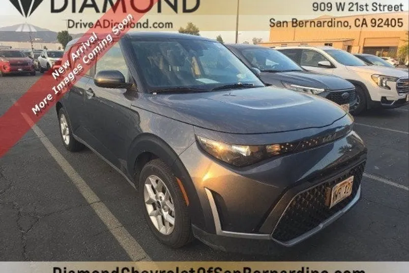 2023 Kia Soul LX photo 1