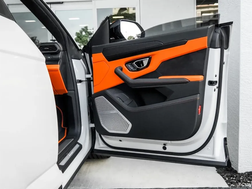2022 Lamborghini Urus photo 26