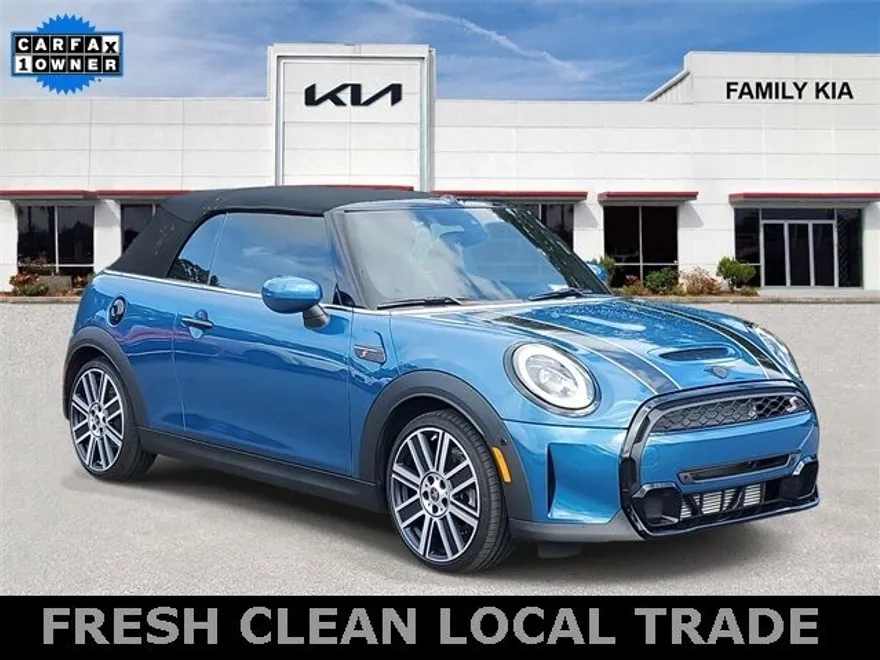 2023 Mini Cooper Convertible S photo 1