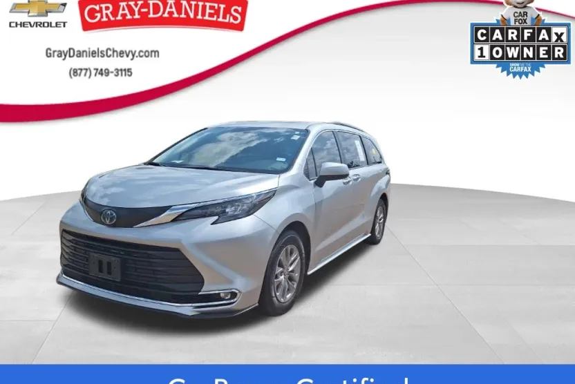 2024 Toyota Sienna XLE photo 1