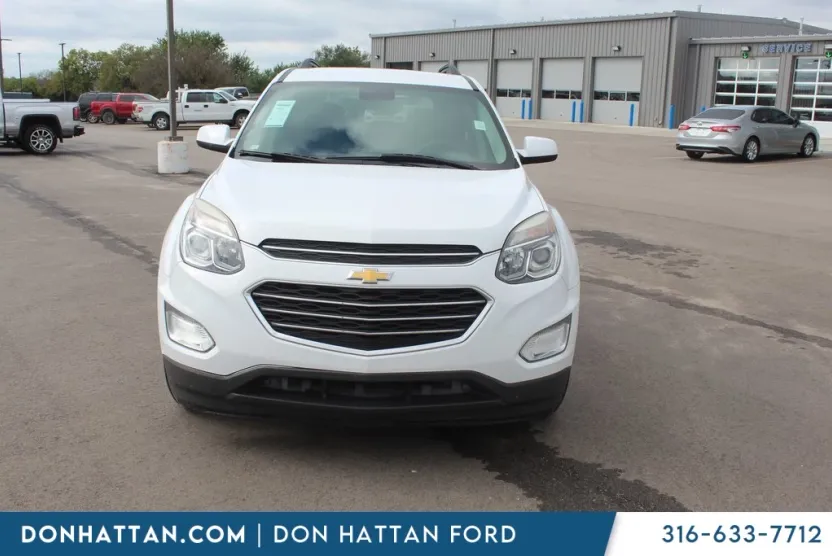 2017 Chevrolet Equinox LT photo 1