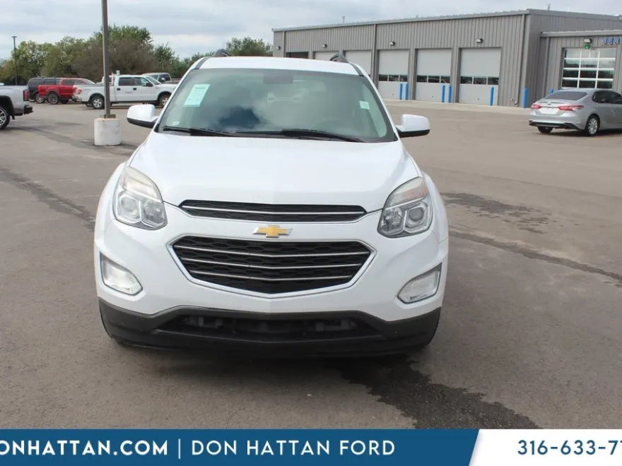 2017 Chevrolet Equinox LT photo 1