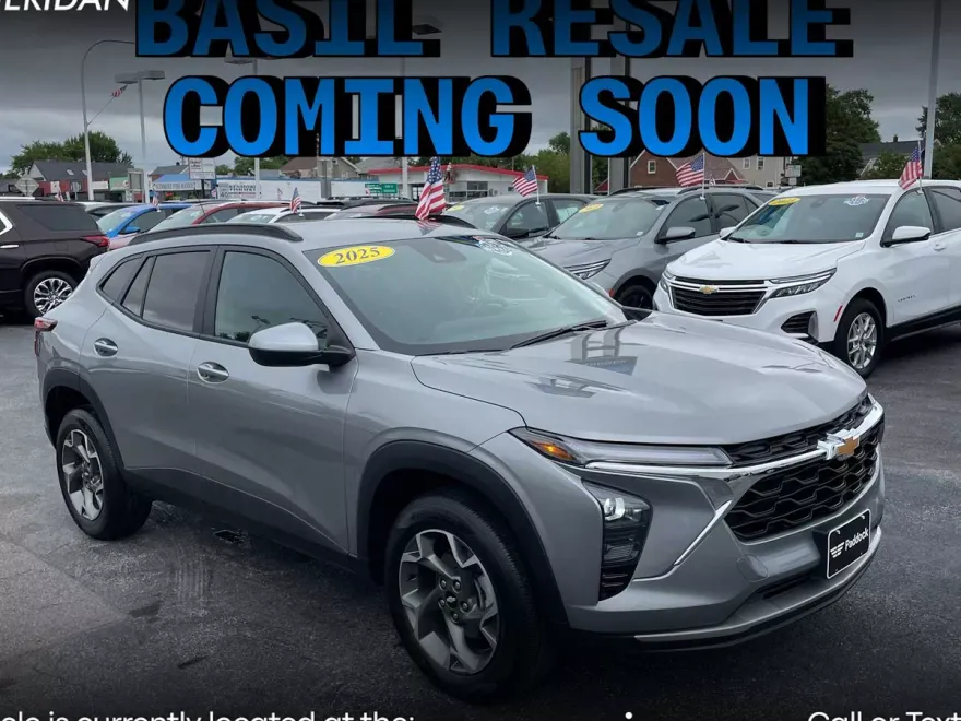 2025 Chevrolet Trax LT photo 1