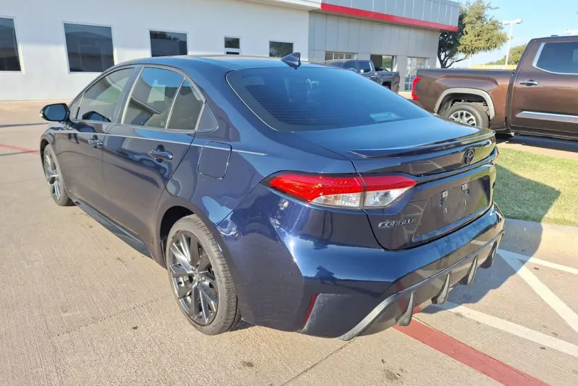 2023 Toyota Corolla SE photo 1