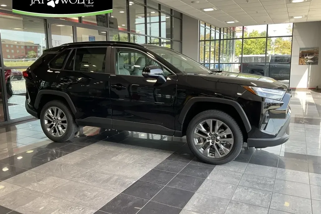 2025 Toyota RAV4 XLE Premium photo 1