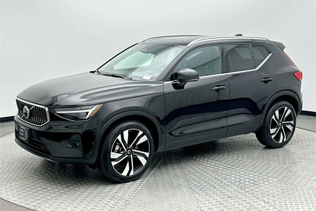 2023 Volvo XC40 Ultimate photo 1