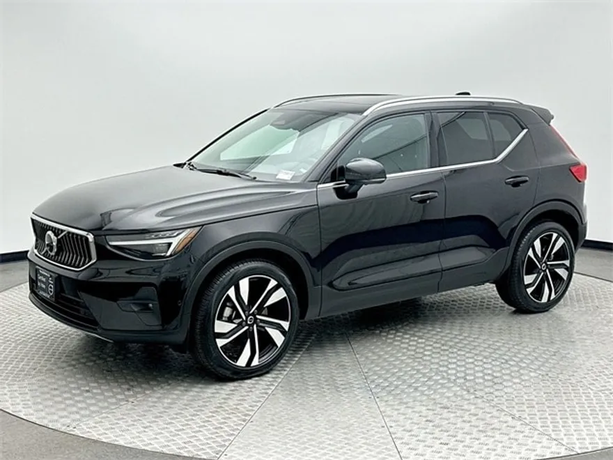 2023 Volvo XC40 Ultimate photo 1