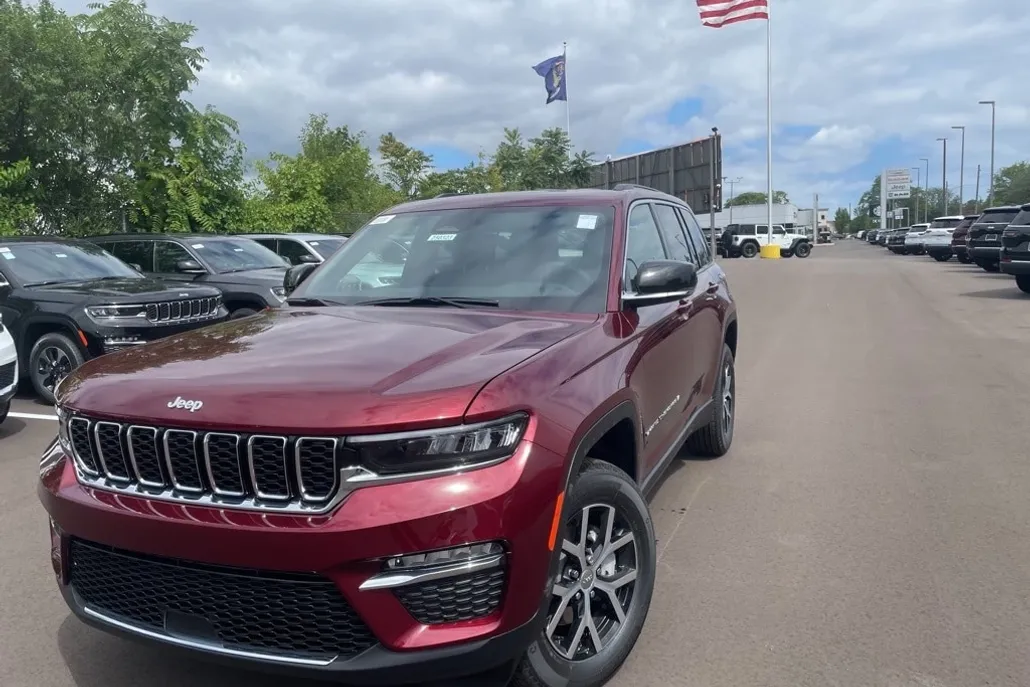 2025 Jeep Grand Cherokee Limited photo 1