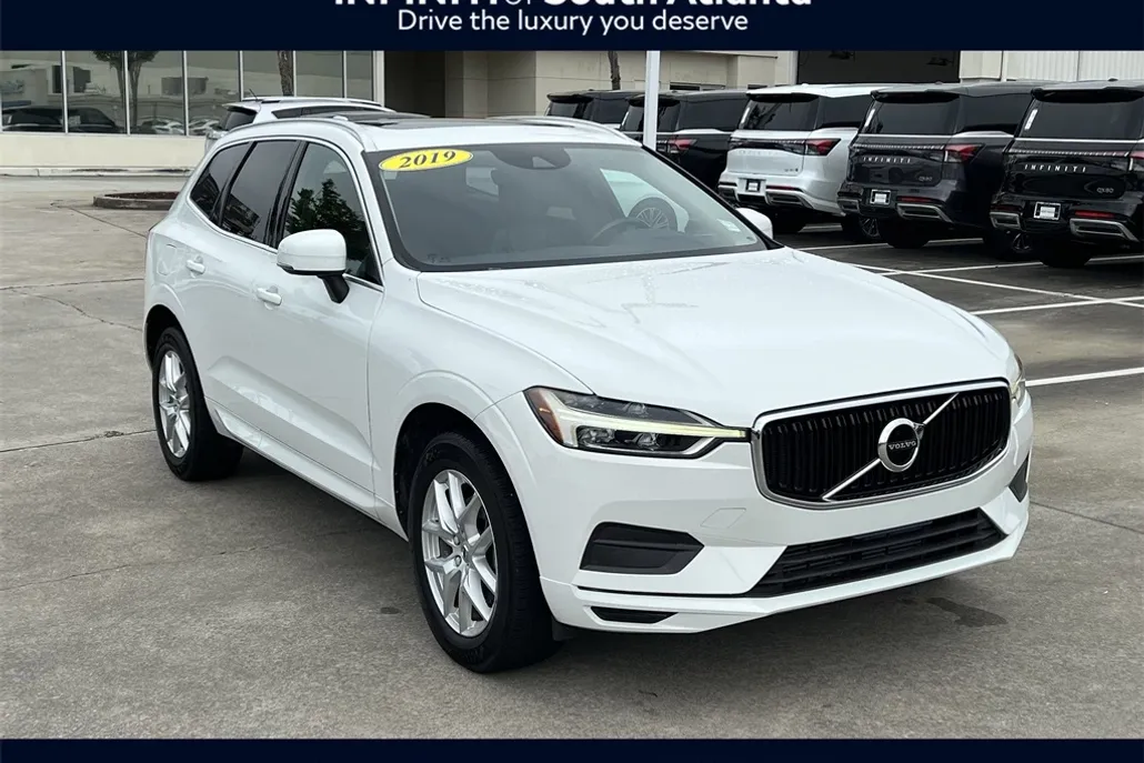 2019 Volvo XC60 T5 Momentum photo 1