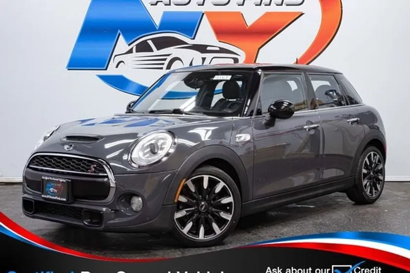2017 Mini Cooper Hardtop 4 Door photo 1