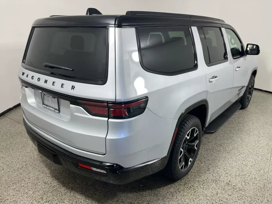 2025 Jeep Wagoneer Series II Overland photo 1