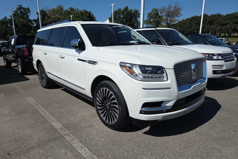 2021 Lincoln Navigator Black Label photo 1