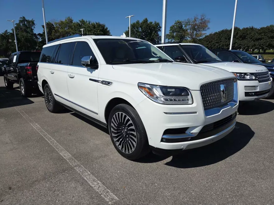 2021 Lincoln Navigator Black Label photo 1