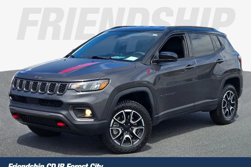 2024 Jeep Compass Trailhawk photo 1