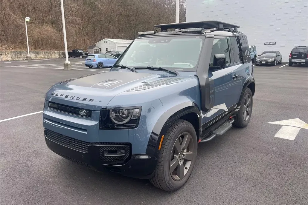 2024 Land Rover Defender 90 X-Dynamic SE photo 1