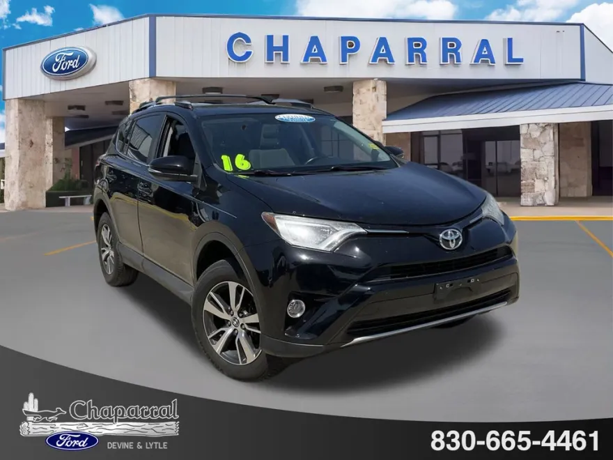 2016 Toyota RAV4 XLE photo 1