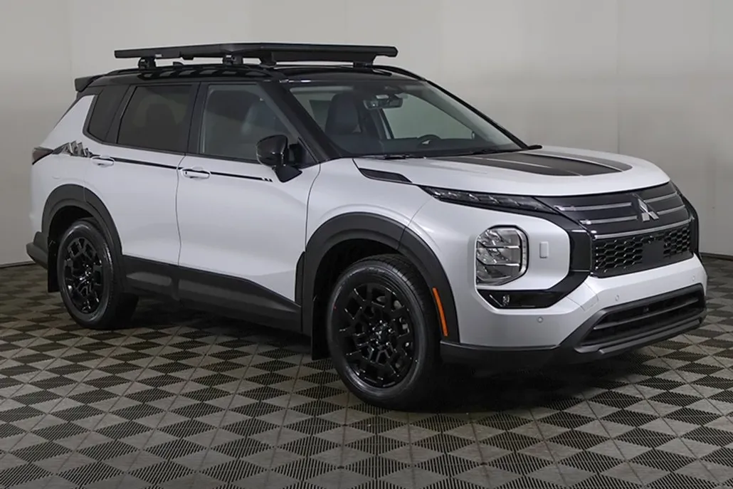 2025 Mitsubishi Outlander SE Ralliart photo 1