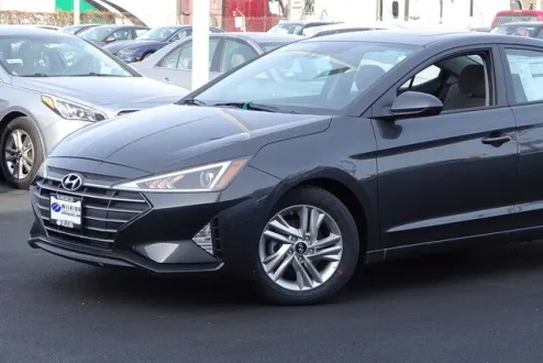 2020 Hyundai Elantra Value Edition photo 2