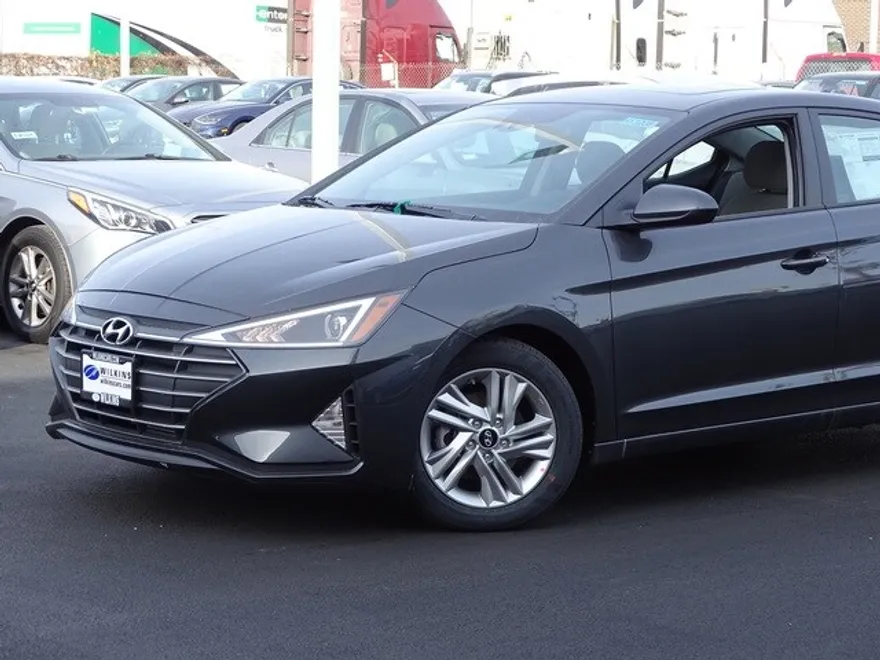 2020 Hyundai Elantra Value Edition photo 2