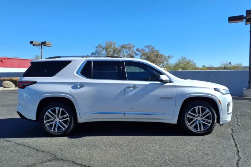 2023 Chevrolet Traverse High Country photo 1