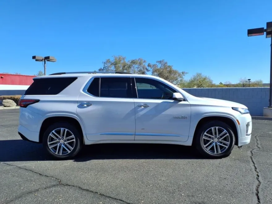 2023 Chevrolet Traverse High Country photo 1