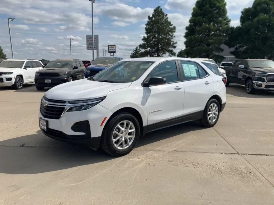 2023 Chevrolet Equinox LS photo 1