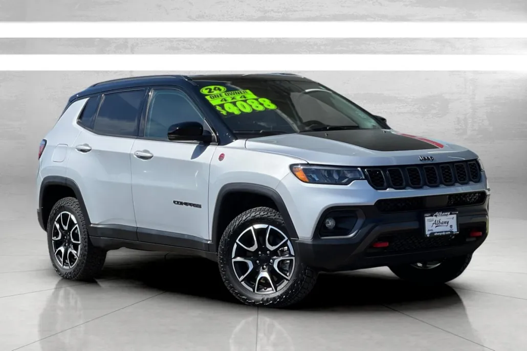 2024 Jeep Compass Trailhawk photo 1