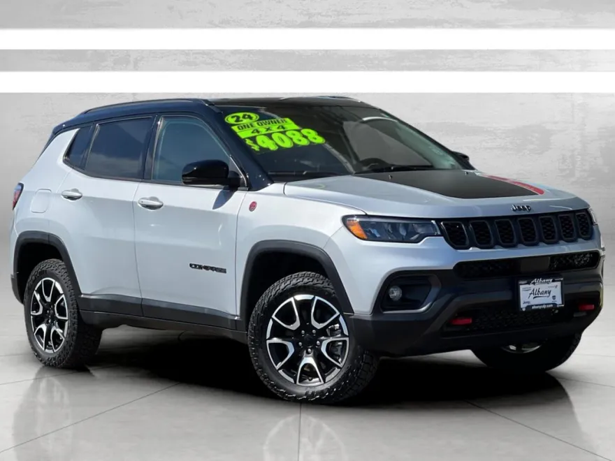 2024 Jeep Compass Trailhawk photo 1