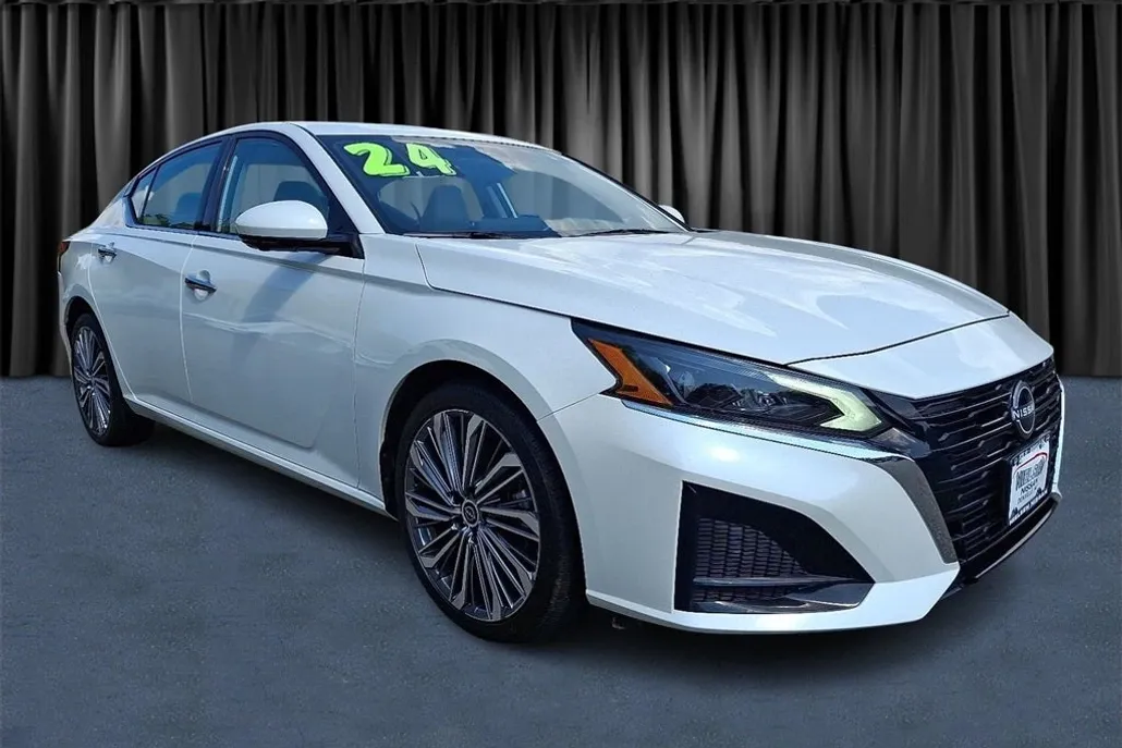 2024 Nissan Altima 2.5 SL photo 1