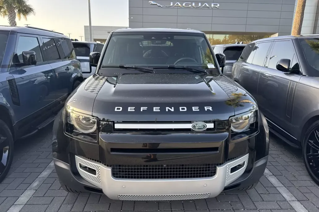 2025 Land Rover Defender 110 S photo 1