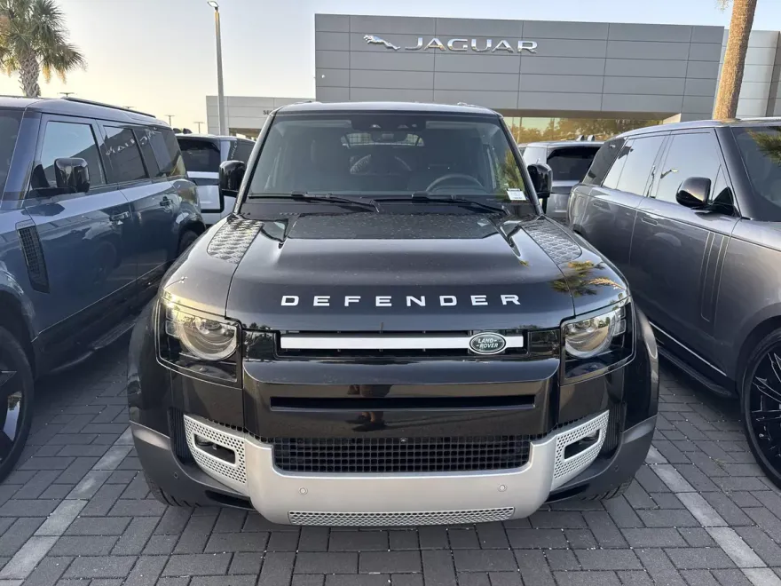 2025 Land Rover Defender 110 S photo 1