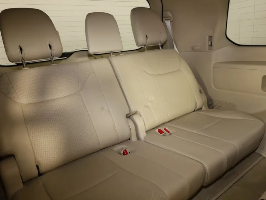 2017 Lexus LX 570 photo 37