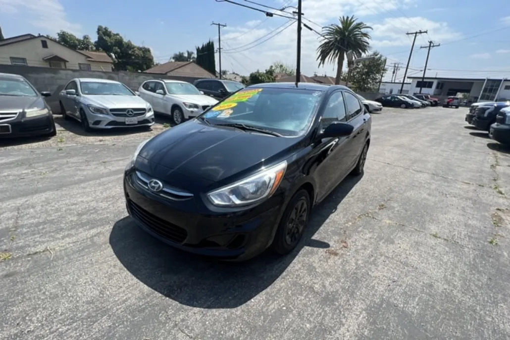 2016 Hyundai Accent SE photo 1