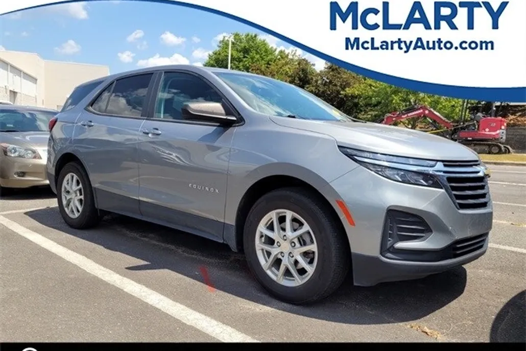 2023 Chevrolet Equinox LS photo 1