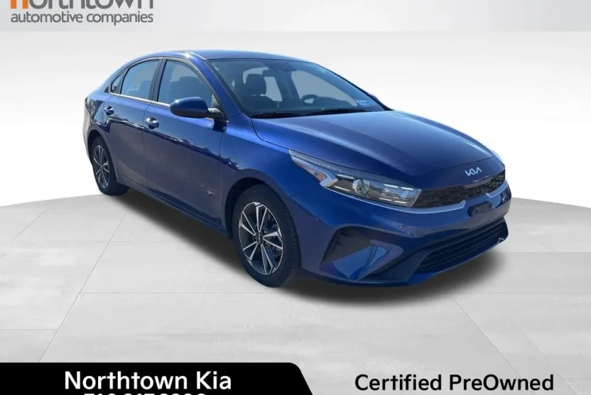 2023 Kia Forte LXS photo 1