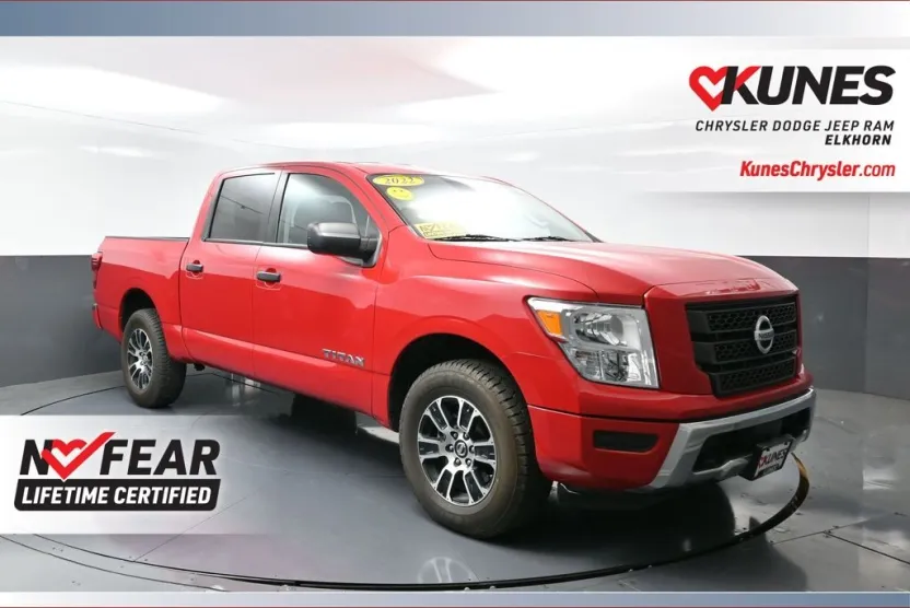 2022 Nissan Titan SV photo 1