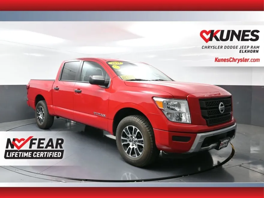 2022 Nissan Titan SV photo 1