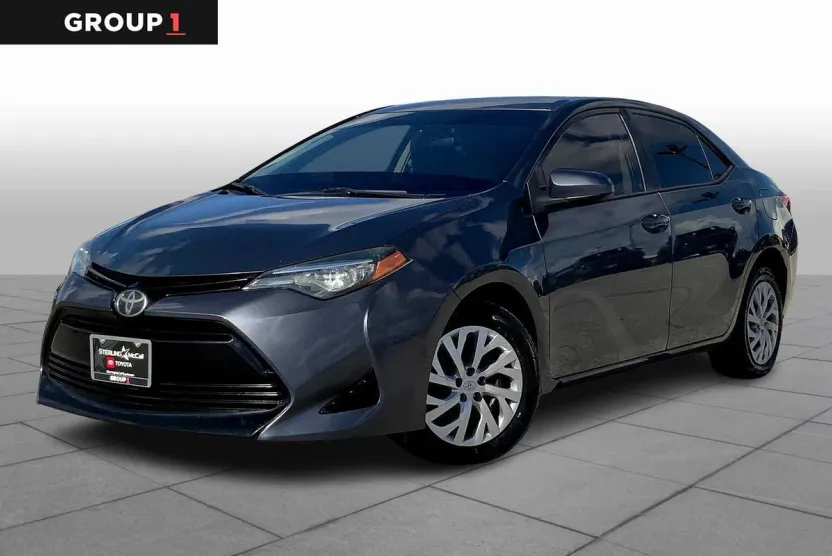 2017 Toyota Corolla LE photo 1