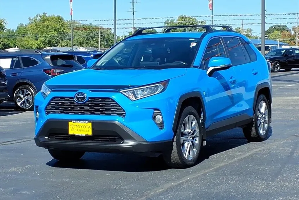 2019 Toyota RAV4 XLE Premium photo 1