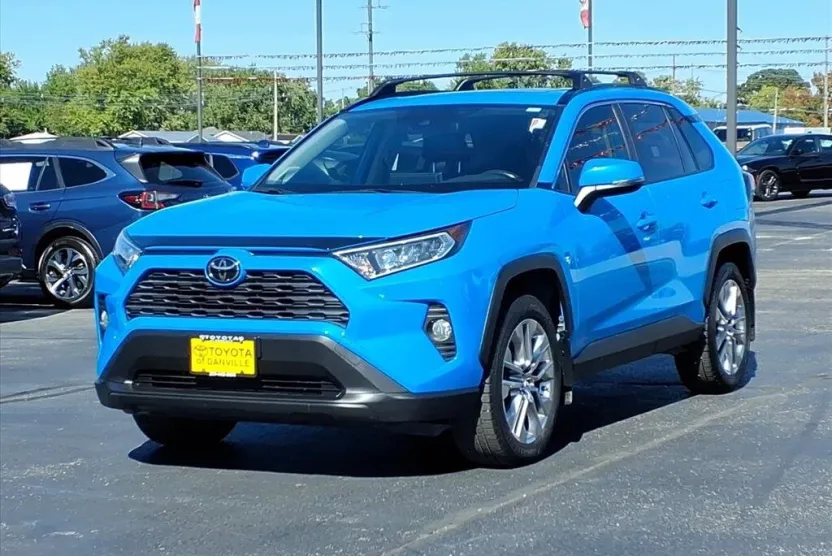 2019 Toyota RAV4 XLE Premium photo 1