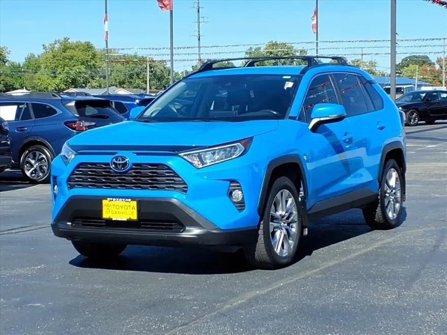 2019 Toyota RAV4 XLE Premium photo 1