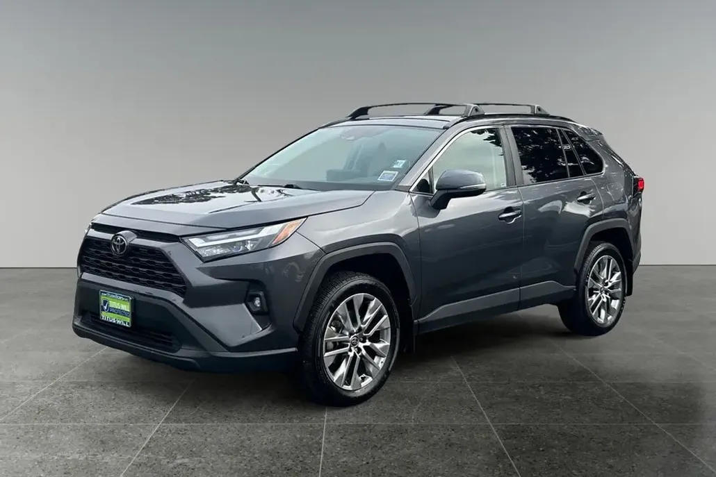 2023 Toyota RAV4 XLE Premium photo 1