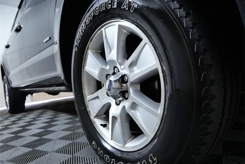 2016 Ford F-150 Platinum photo 1