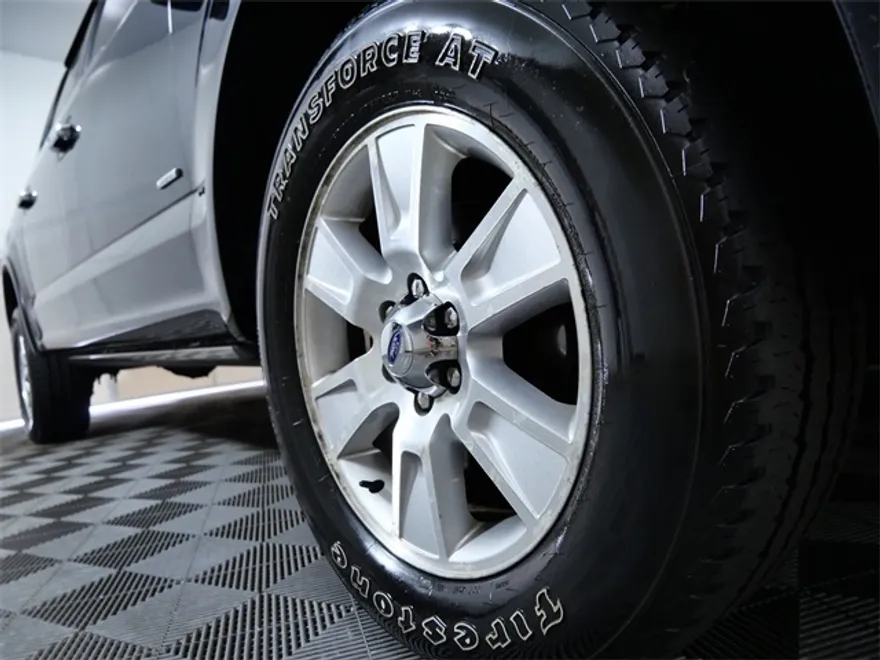 2016 Ford F-150 Platinum photo 1