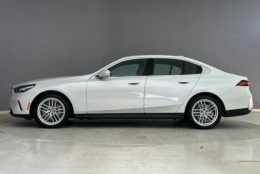 2024 Bmw 530i photo 1