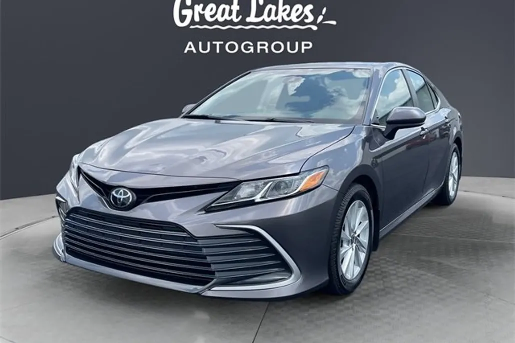 2023 Toyota Camry LE photo 1