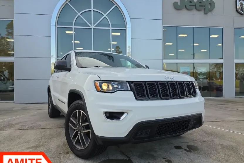 2020 Jeep Grand Cherokee Laredo E photo 1